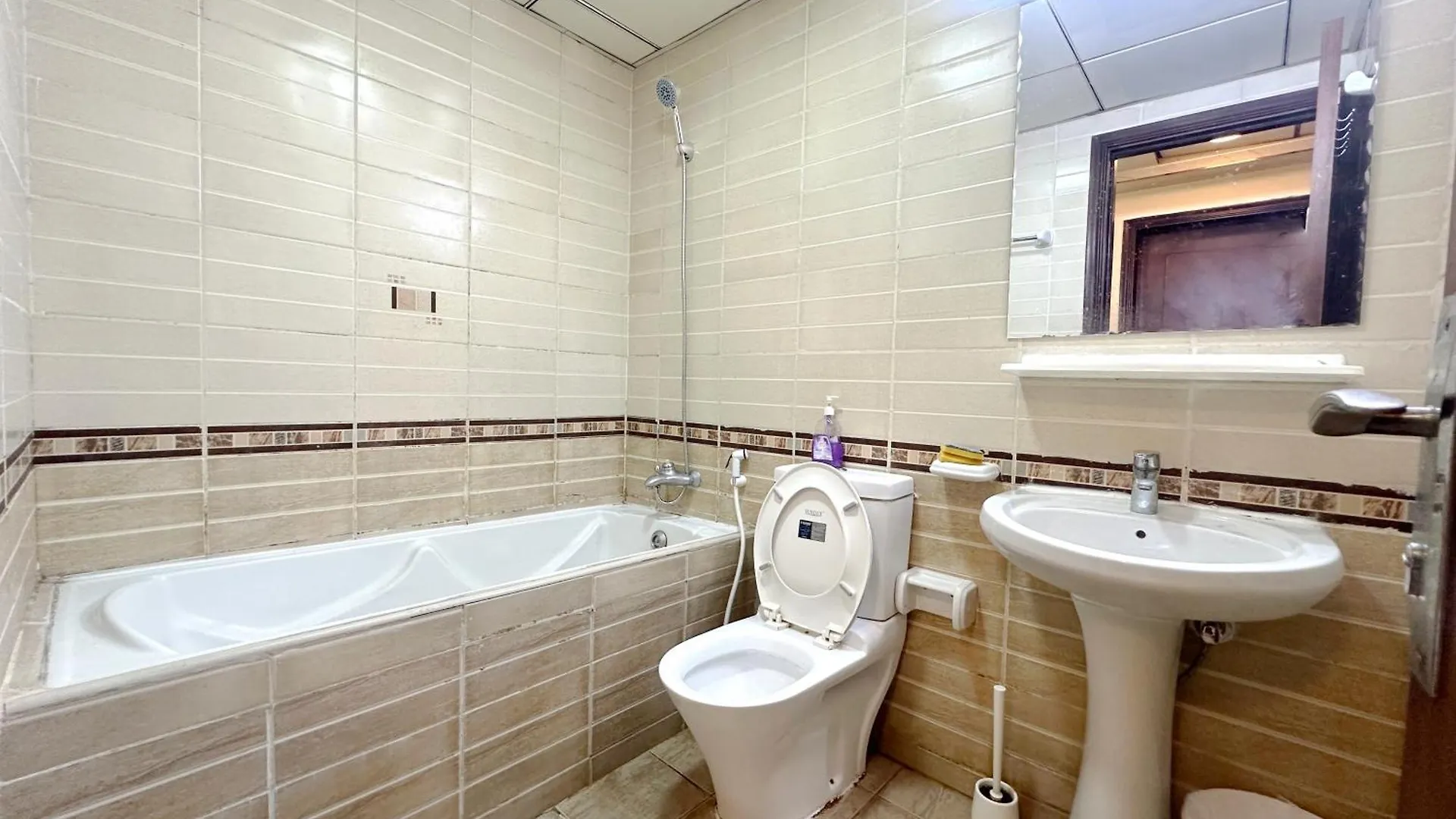 منزل للإقامة Pathfinder Partition Room In Barsha Heights Tecom دبي